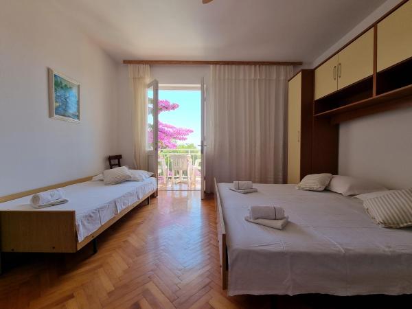 Rooms Gordy in the Center Novalja with Pool : photo 7 de la chambre chambre triple