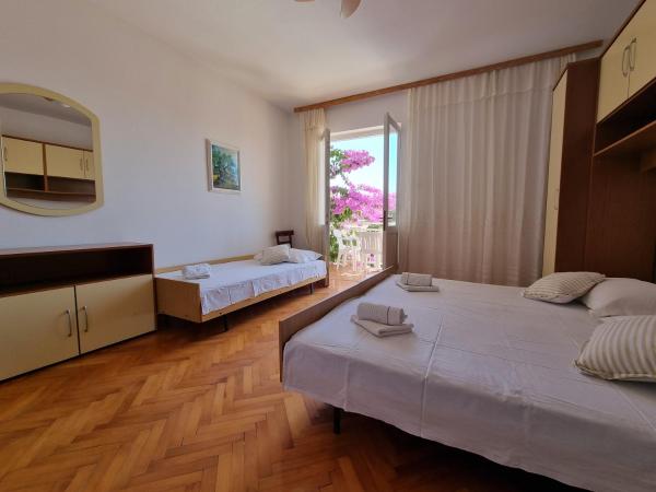 Rooms Gordy in the Center Novalja with Pool : photo 4 de la chambre chambre triple