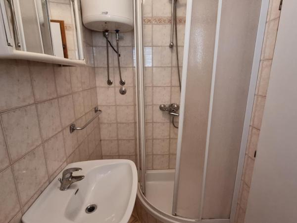 Rooms Gordy in the Center Novalja with Pool : photo 3 de la chambre chambre triple