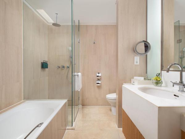 Crowne Plaza Shenzhen Futian, Near to Shenzhen Convention&Exhibition Centre, Shenzhen Stock Exchange and Shenzhen Civic Center, Outdoor Heated Pool : photo 1 de la chambre chambre lit king-size standard - Étage supérieur