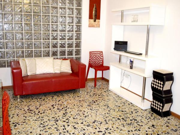Affittacamere Il Pittoresco : photo 3 de la chambre studio avec balcon 