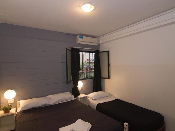 Aldea Hostel : photo 3 de la chambre chambre double avec salle de bains commune