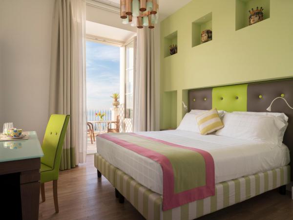 Relais Palazzo del Barone : photo 2 de la chambre chambre double ou lits jumeaux deluxe - vue sur mer