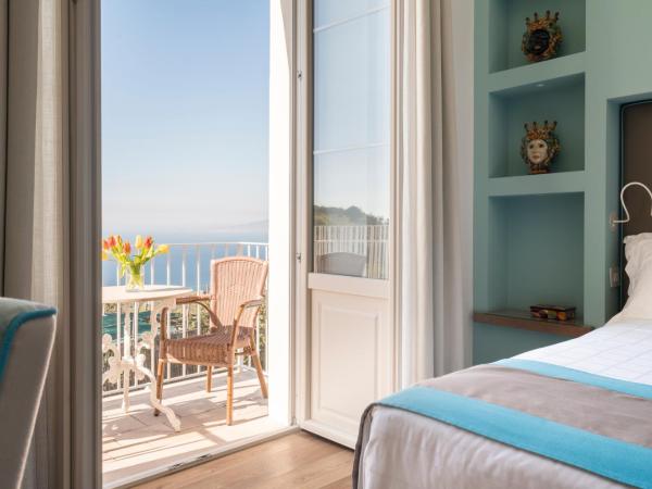 Relais Palazzo del Barone : photo 2 de la chambre chambre double ou lits jumeaux deluxe - vue sur mer
