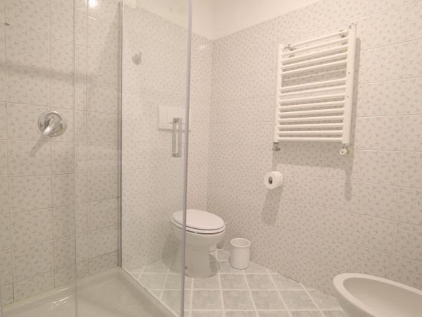 Villa Ravino Secret Retreat : photo 6 de la chambre studio avec terrasse et vue sur le jardin