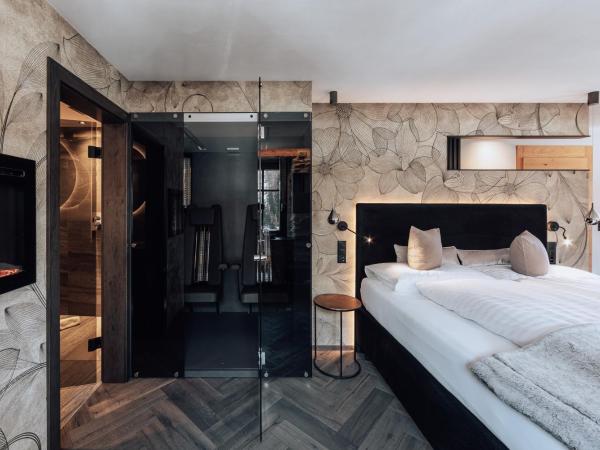 LARET private Boutique Hotel - Adults only : photo 3 de la chambre chambre double deluxe avec baignoire