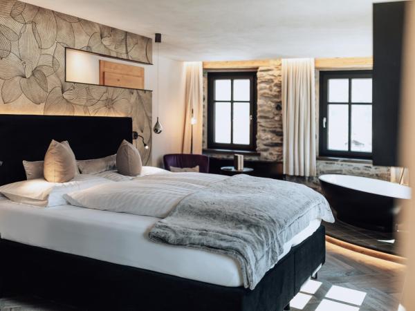 LARET private Boutique Hotel - Adults only : photo 4 de la chambre chambre double deluxe avec baignoire