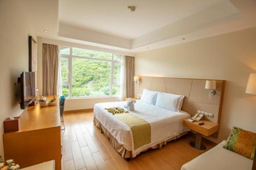 Ocean View Resort Yalong Bay : photo 5 de la chambre chambre double ou lits jumeaux supérieure - vue sur montagnes