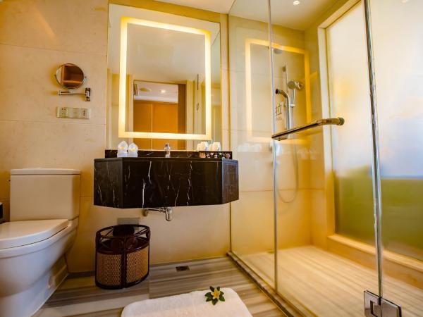 Ocean View Resort Yalong Bay : photo 1 de la chambre chambre double ou lits jumeaux supérieure - vue sur montagnes