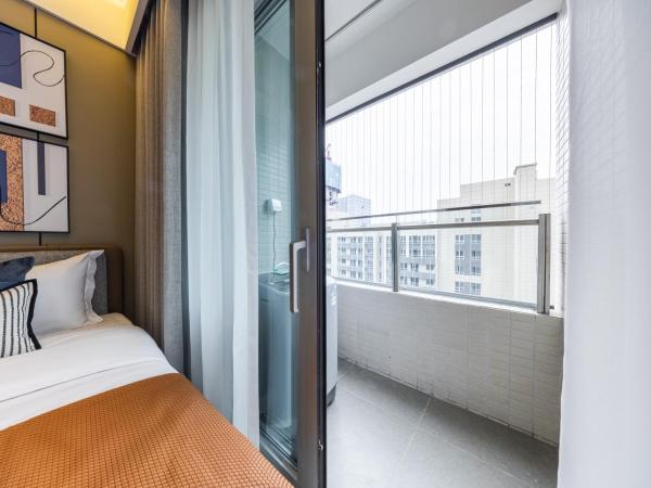 Boruisi Video and Audio Light House - Shenzhen Convention and Exhibition Center Gangxia Metro Station : photo 8 de la chambre chambre lit king-size supérieure