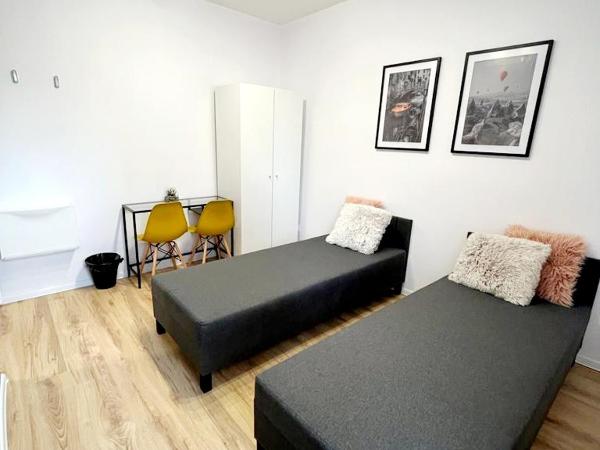 Hello Poznań : photo 5 de la chambre chambre lits jumeaux avec salle de bains commune