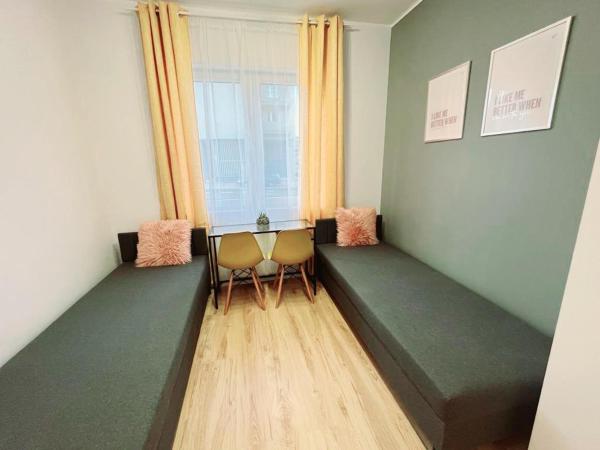 Hello Poznań : photo 4 de la chambre chambre lits jumeaux avec salle de bains commune