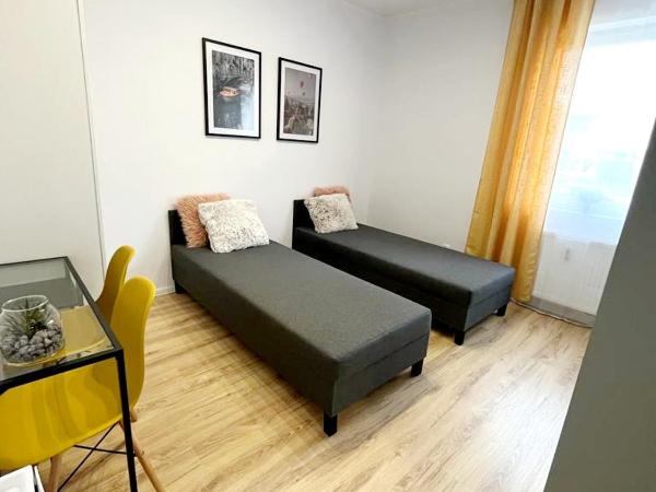 Hello Poznań : photo 1 de la chambre chambre lits jumeaux avec salle de bains commune