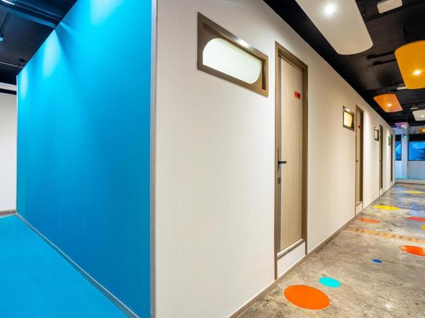 L MINITEL at Night Bazaar Chiangmai : photo 10 de la chambre chambre double Économique