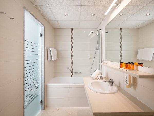 Hotel Mimosa Lido Palace - Maslinica Hotels & Resorts : photo 8 de la chambre chambre simple de luxe - vue sur mer
