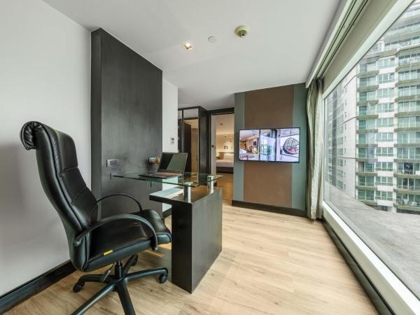 Golden Tulip Mandison Suites : photo 2 de la chambre suite lit king-size exécutive