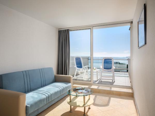 Hotel Mimosa Lido Palace - Maslinica Hotels & Resorts : photo 3 de la chambre chambre double avec balcon - vue sur mer