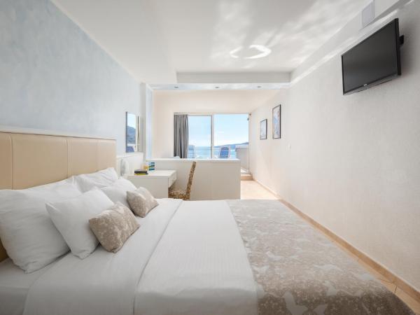 Hotel Mimosa Lido Palace - Maslinica Hotels & Resorts : photo 2 de la chambre chambre double avec balcon - vue sur mer