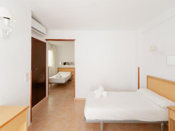 Hotel Santa Faz : photo 4 de la chambre chambre quadruple standard