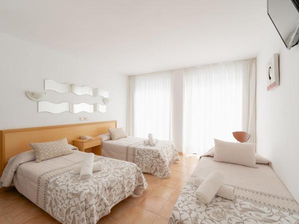 Hotel Santa Faz : photo 1 de la chambre chambre triple