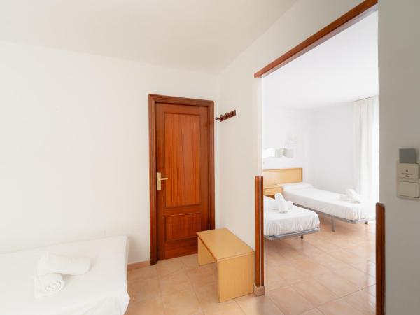 Hotel Santa Faz : photo 6 de la chambre chambre quadruple standard