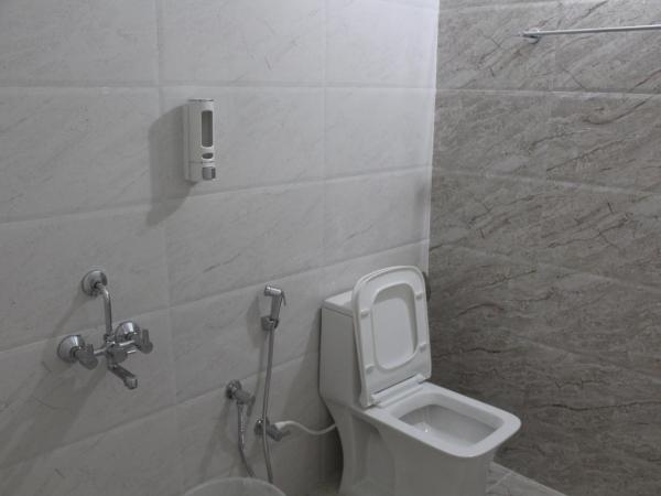 Friendlystay Prime : photo 3 de la chambre chambre lit queen-size avec balcon