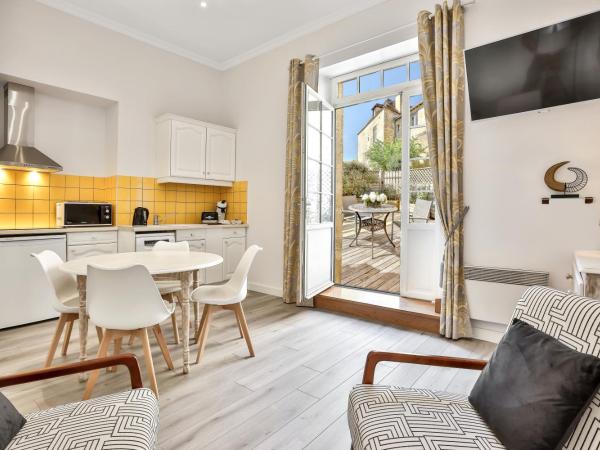 La Villa des Consuls - Gîte de tourisme de charme : photo 5 de la chambre appartement avec terrasse (rez-de-chaussée)