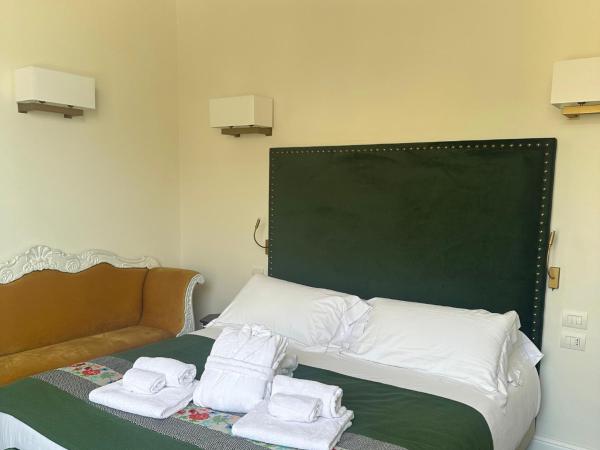 Kemani Villa Sara Olbia : photo 2 de la chambre chambre double avec salle de bains privative