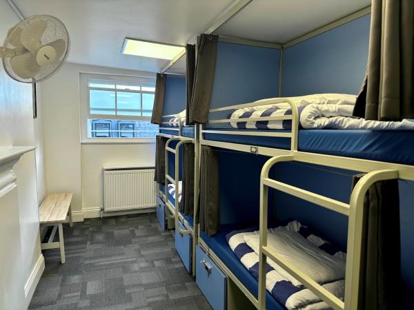 Smart Russell Square Hostel : photo 4 de la chambre lit simple dans dortoir mixte de 4 lits