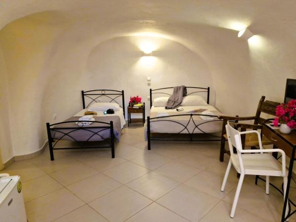 Kykladonisia Traditional Settlement : photo 1 de la chambre chambre triple Économique - demi sous-sol