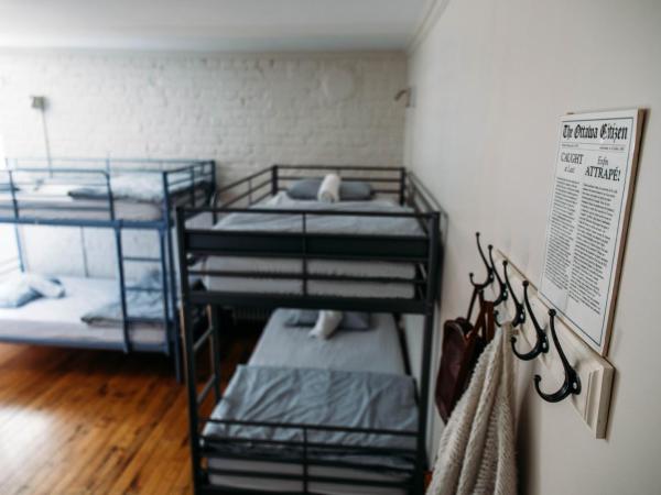 Saintlo Ottawa Jail Hostel : photo 3 de la chambre lit simple dans dortoir mixte de 8 lits