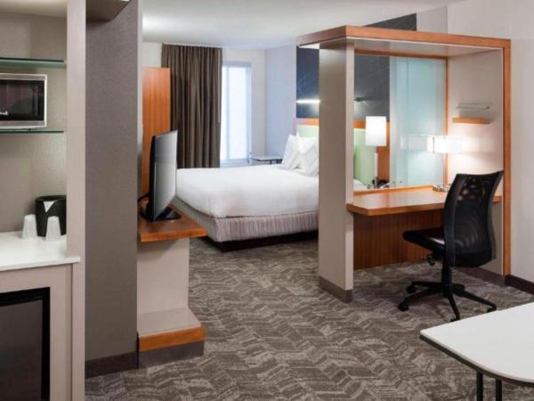 SpringHill Suites by Marriott Salt Lake City Airport : photo 2 de la chambre studio lit king-size avec canapé-lit
