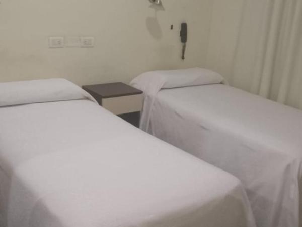 Hotel Cristal : photo 1 de la chambre chambre lits jumeaux