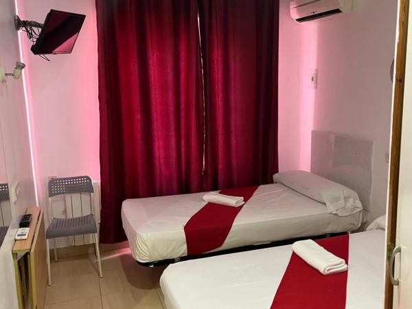 Hostal Las Vegas : photo 1 de la chambre chambre lits jumeaux