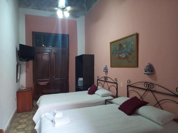 Hotel Reforma : photo 9 de la chambre chambre lits jumeaux avec balcon