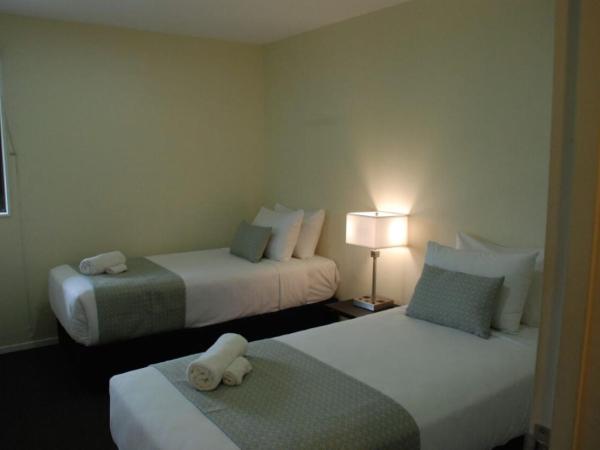 VR Auckland Airport : photo 1 de la chambre chambre lits jumeaux standard avec salle de bains commune