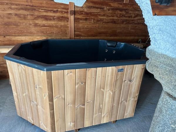 LA FERME de BELLINE Chalets ou Gîtes & SPA : photo 1 de la chambre studio lit king-size