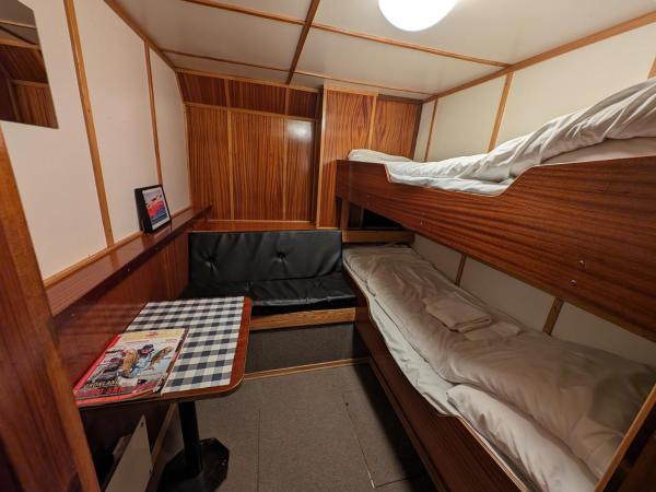 Fjord Booking : photo 3 de la chambre chambre lits jumeaux avec salle de bains commune