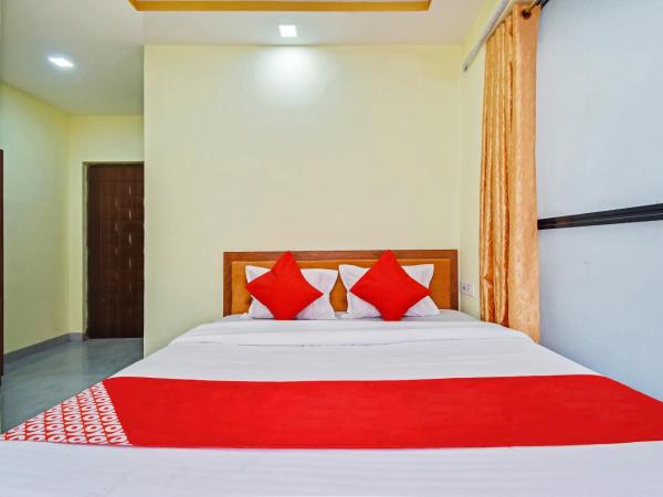 OYO 74825 Om Shanti Palace : photo 10 de la chambre chambre triple classique