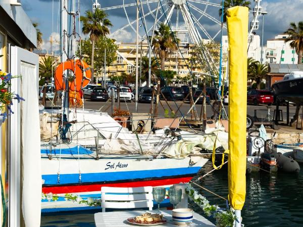 Filipp's House Boat : photo 4 de la chambre mobile home