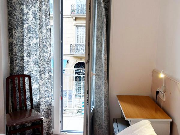 Pensión Régil : photo 1 de la chambre chambre lit queen-size avec balcon