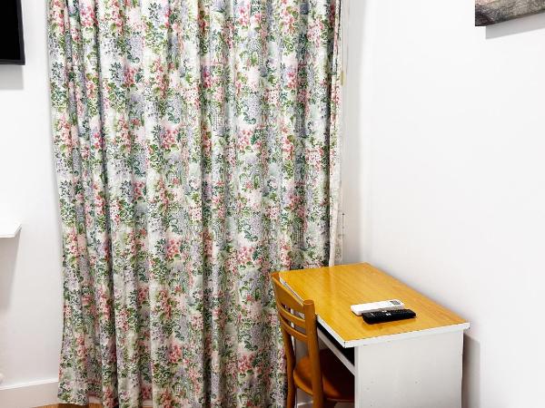 Pensión Régil : photo 3 de la chambre petite chambre lits jumeaux