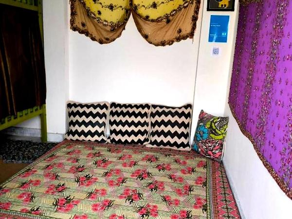 Ali Baba Hostel : photo 1 de la chambre chambre lits jumeaux avec terrasse