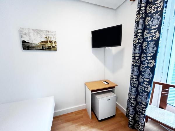 Pensión Régil : photo 5 de la chambre chambre lits jumeaux avec balcon