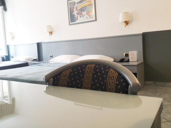 Hotel Vitruvio : photo 10 de la chambre grande chambre familiale