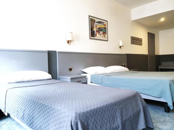 Hotel Vitruvio : photo 10 de la chambre chambre triple