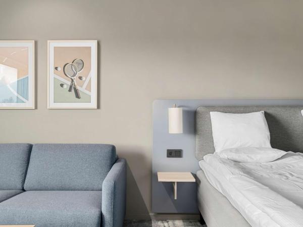 Aiden by Best Western Karlstad Arena : photo 2 de la chambre family room with sofa bed and sea view