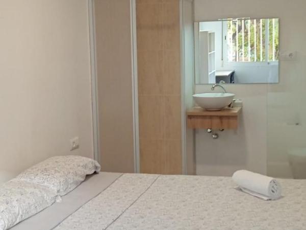 Habitaciones y Suite. UPV, UV y Playa : photo 1 de la chambre chambre double