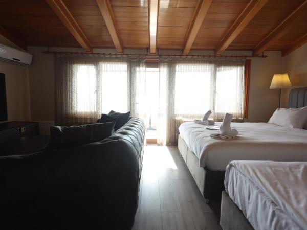 Cheers Lighthouse : photo 9 de la chambre suite avec baignoire spa et vue sur la mer