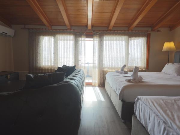 Cheers Lighthouse : photo 2 de la chambre suite avec baignoire spa et vue sur la mer